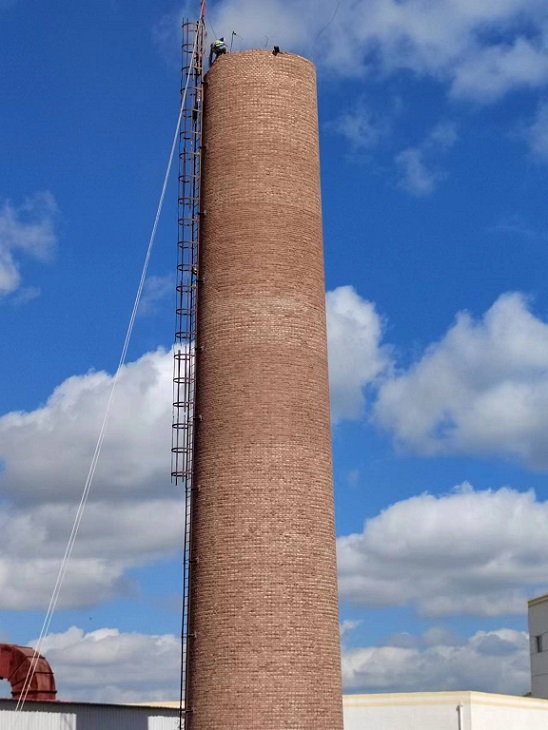 煙囪拆除:專業(yè)拆除,技術雄厚